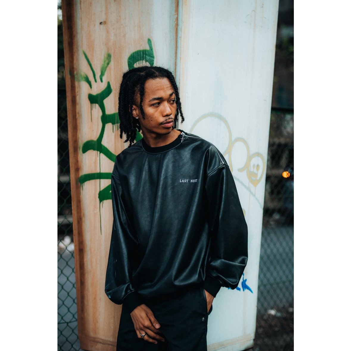 【Mサイズ✨】LAST NEST ラストネスト Othello別注 スウェット LAST NEST /leather crewneck | OTHELLO FUKUOKA