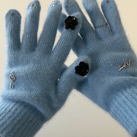 gloves w/ charm🧤❄️