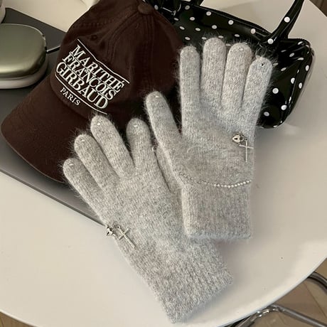 gloves w/ charm🧤❄️