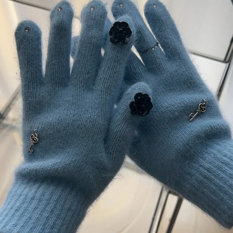 gloves w/ charm🧤❄️