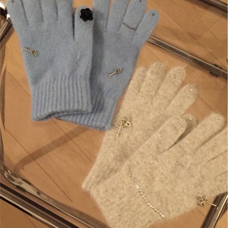 gloves w/ charm🧤❄️
