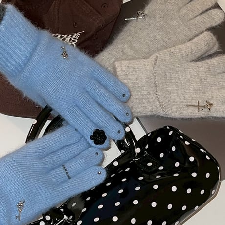 gloves w/ charm🧤❄️