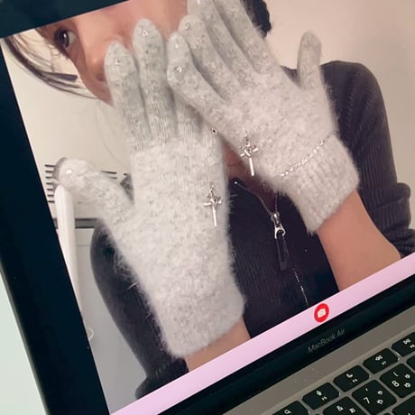 gloves w/ charm🧤❄️
