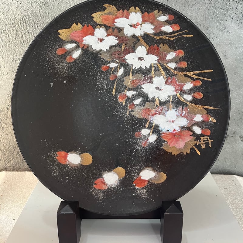 黒釉金彩桜の図 絵皿 （桐箱） | Gallery Art Amane