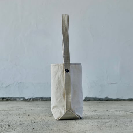 ei-tote "BUCKET"