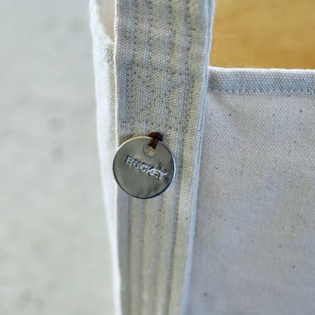 ei-tote "BUCKET"