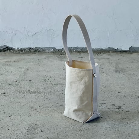 ei-tote "BUCKET"