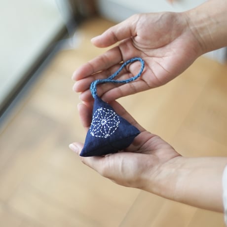 刺子のおまもり袋（本藍染）