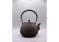 美品 南部鉄器 釜定 鉄瓶 やかん 秋の実 あられ 入手困難 釜定<br>秋の実 あられ 鉄瓶 | 台所道具 | kuriyaオンラインショップ