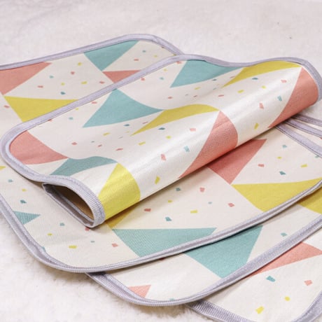 【お得なまとめ買い・5点】ペット用冷感マット ラグ ひんやりマット 快適 夏用マット 犬 ねこ 涼しい　　　　　　　　　　　　　　　　CW-552