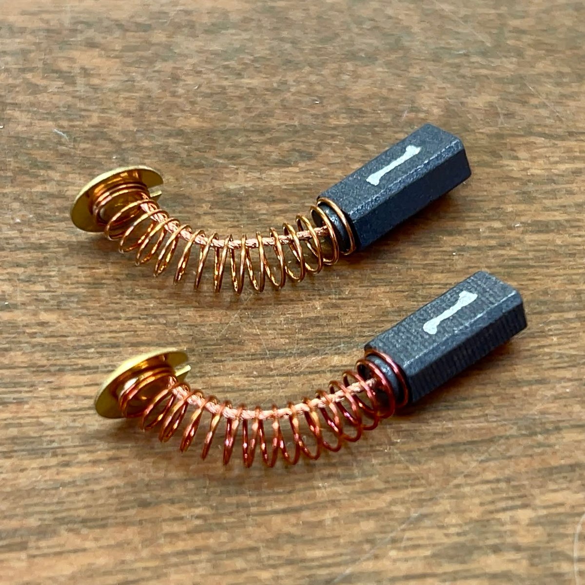 ブラシモーターメンテナンス品一式 スーパー印房】モーターブラシ（2個セット） | イージーサプライ