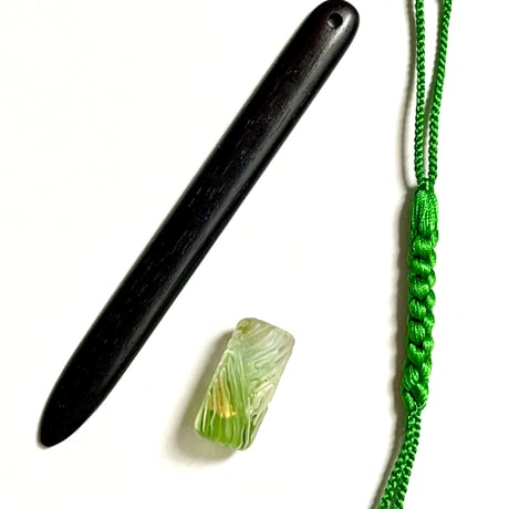 根付　和田玉 木彫根付選集 出品作品ご紹介1 紫苑 | 根津の根付屋 ＆ 花 影 抄 blog