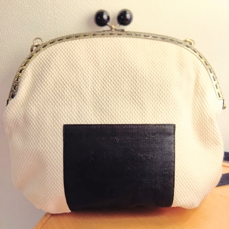 ＊大きなおにぎり型がま口バッグ＊ポケットが可愛いがま口バッグ　ショルダー付き 大きなおにぎり型がま口バッグ＊ポケットが可愛いがま口バッグ