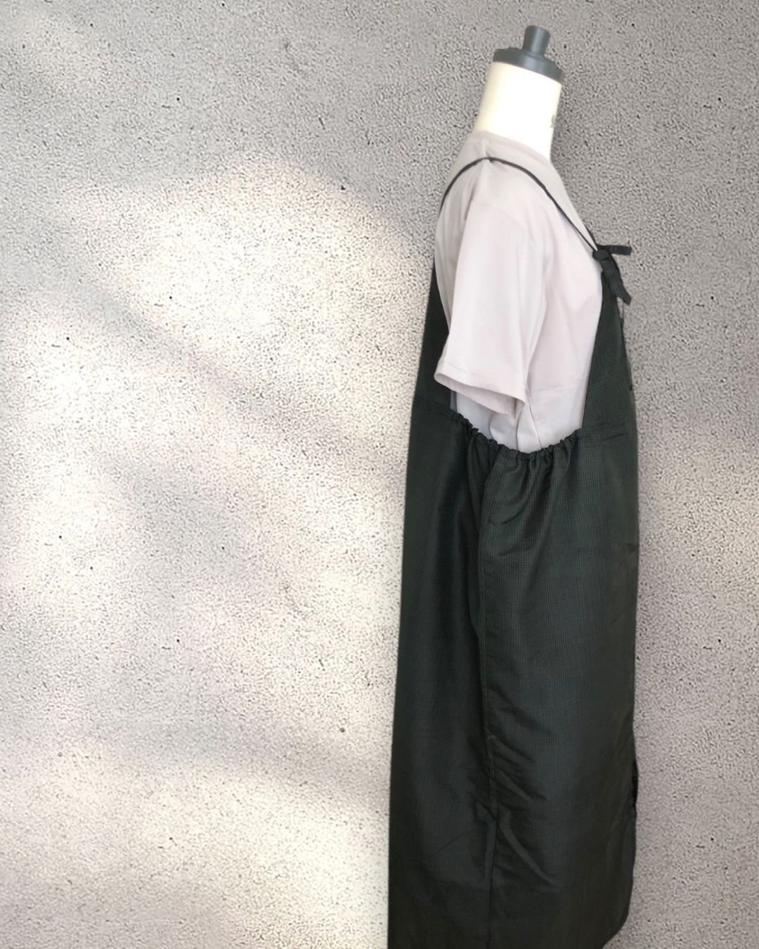 ポリエステル素材着物をリメイクしたエプロン 着物リメイクエプロンドレスの通販 | iichi 日々の暮らしを