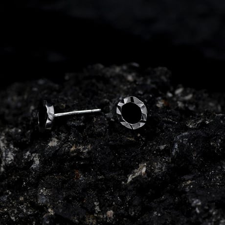 BLACK COREピアス《送料無料》