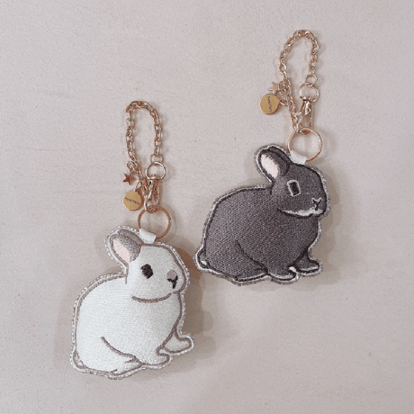 ラビット刺繍チャーム(ネザーランドドワーフ:横向き)