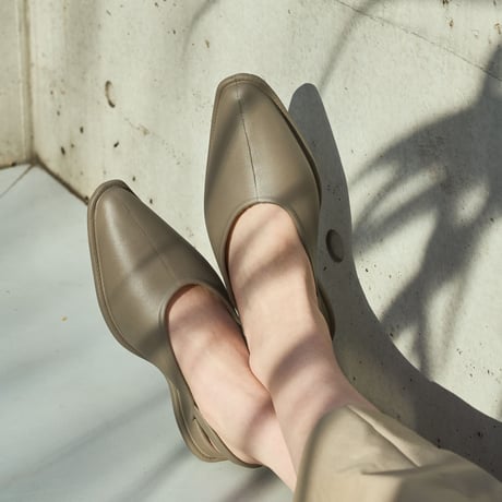 Flat Shoes<Beige>