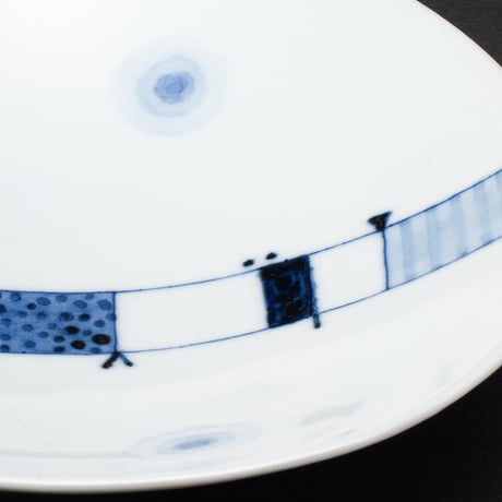 Medium Dish with Inlaid Line and Cobalt Pattern  TypeB by Ryozo Shibata