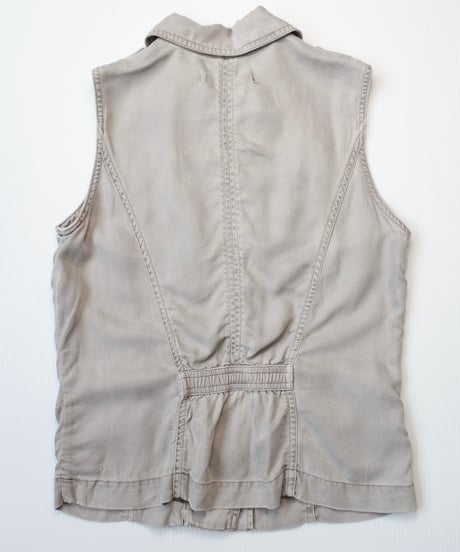Light grey vest