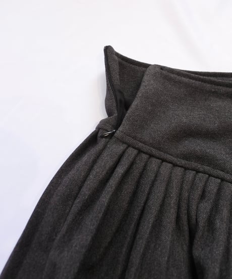 mini pleated culottes / dark grey