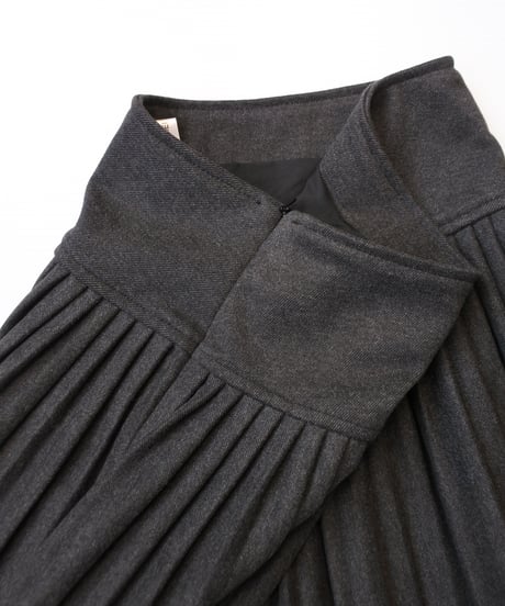 mini pleated culottes / dark grey