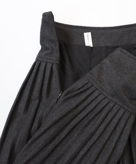 mini pleated culottes / dark grey