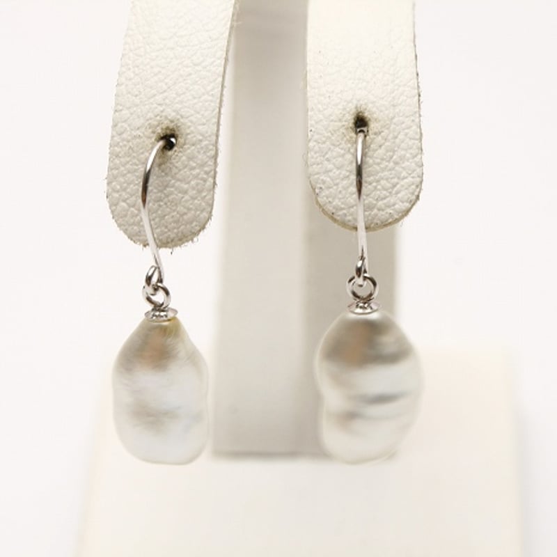 南洋白蝶真珠パールピアス　ケシ　10×8mm　ホワイトカラー　K14WG製 南洋白蝶真珠パールピアス ケシ 10×8mm ホワイトカラー K14WG製