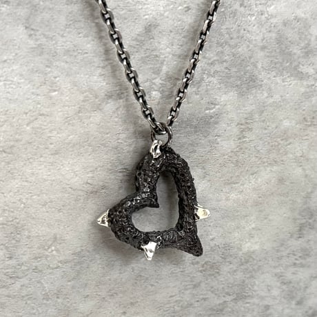 IBARA OPEN HEART NECKLACE