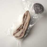燻製の香りを楽しむ放牧豚無塩せきスモークベーコン（ブロック）【冷凍便】