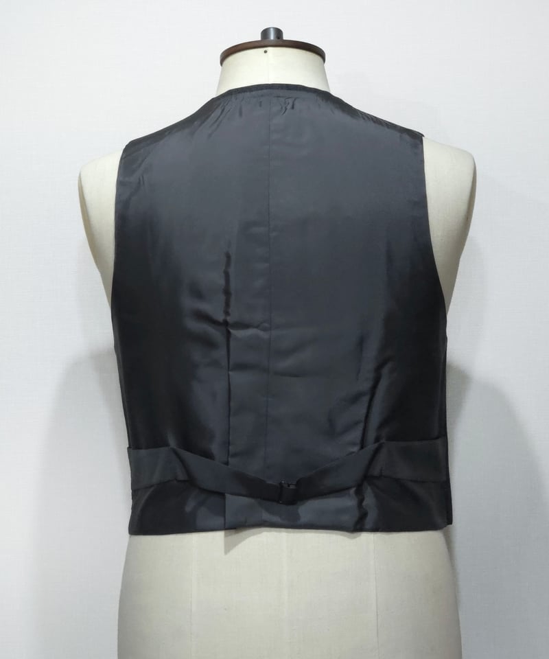 H. Huntsman & Sons “Charcoal Three-Piece Suit i H. Huntsman & Sons “Charcoal Three-Piece Suit i