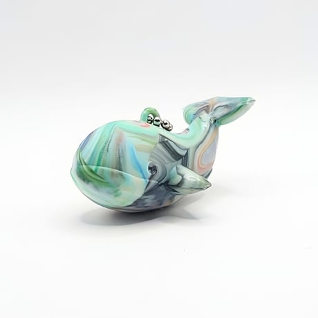 【No.152】シャカシャカ 海 くじら キーホルダー 蓄光 トランプ柄 The Whale No.034｜生物多様性クジラキーホルダー｜唐津 | Precious P