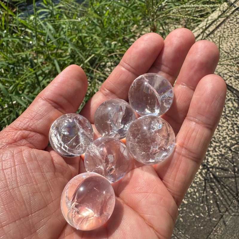 龍脈の精髄 虹入り水晶 「純白の守護と浄化の光」（売上の一部は保護猫活動に使用） 龍脈の精髄 水晶 純白の守護と浄化の光 売上一部保護猫