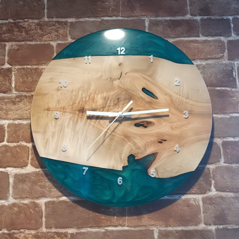 グリーンレジン×ウッドの壁掛け時計 | LA Robinson Woodwork