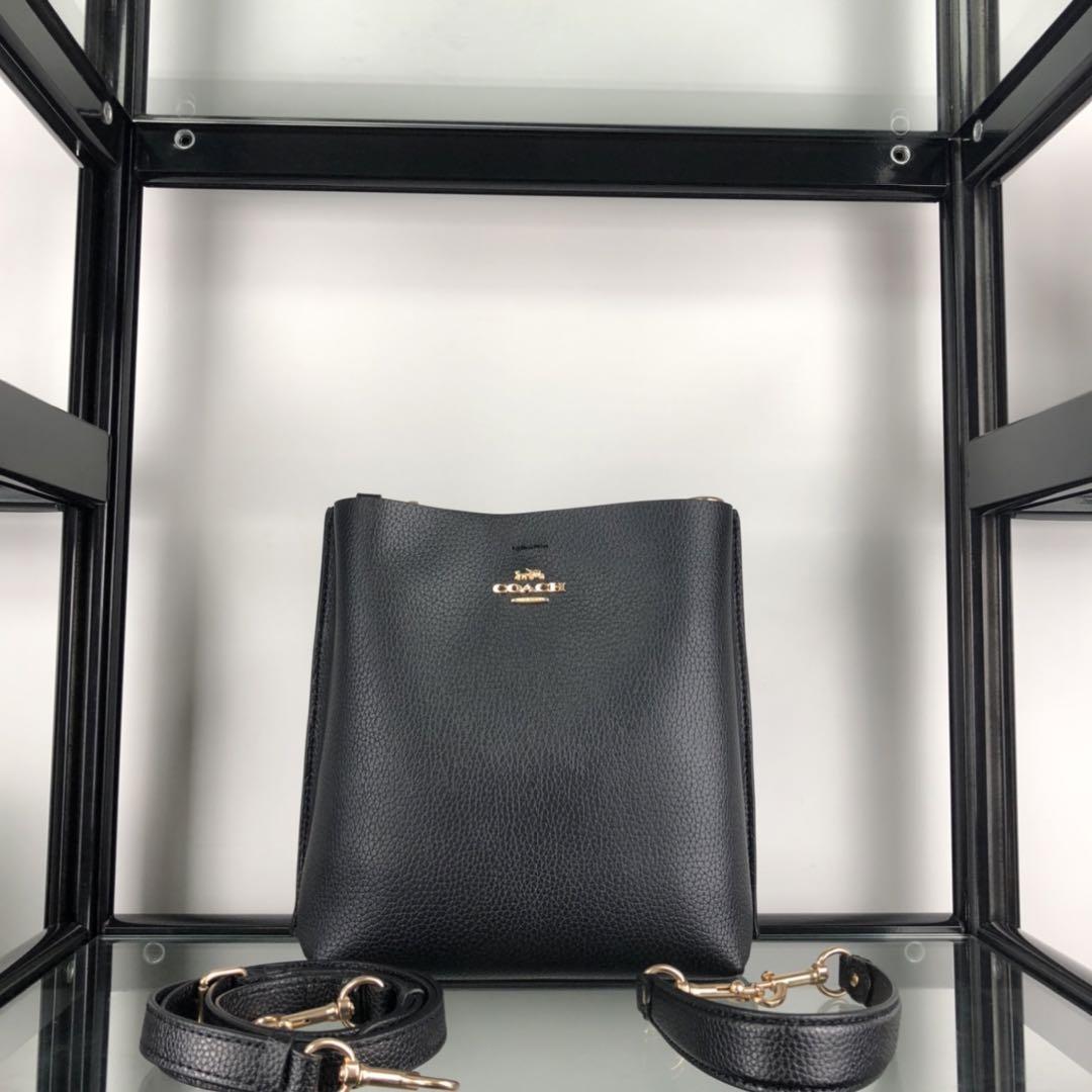 COACH ブラック レザー ショルダーモリーパケットバッグ COACH ショルダーバッグ モリー バケット バッグ レザー