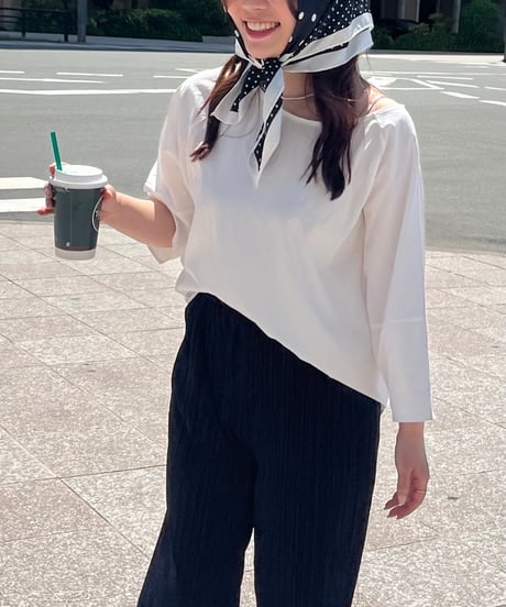 ボートネックスムースブラウス