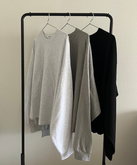 ルーズフィットトップス