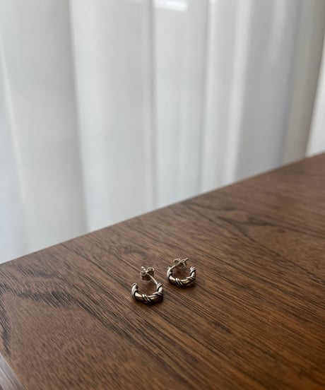 ロープミニピアス