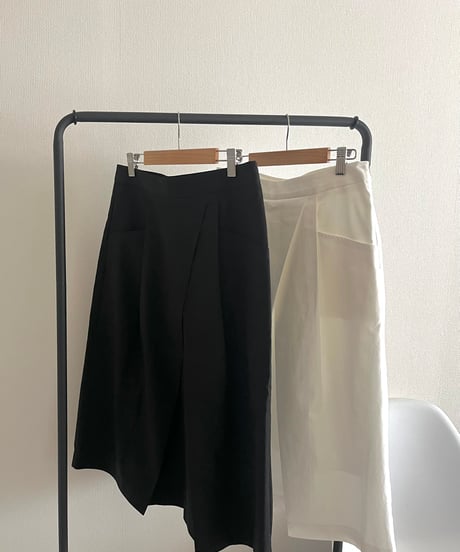 フロントタックスカート