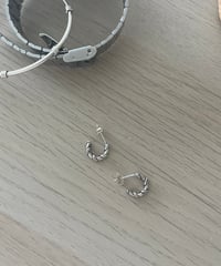 ロープミニピアス