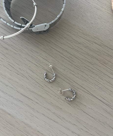 ロープミニピアス