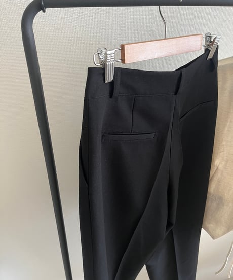 ワンタックストレートパンツ