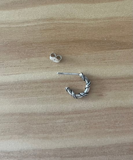 ロープミニピアス