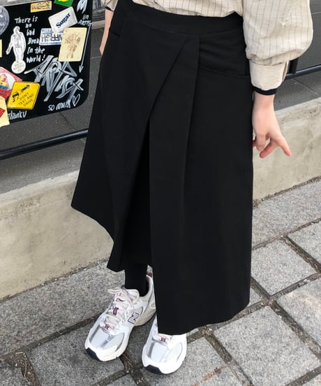 フロントタックスカート