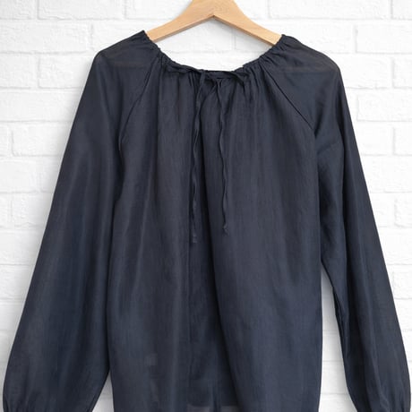 完売しました　再入荷！シアーストリングブラウス
