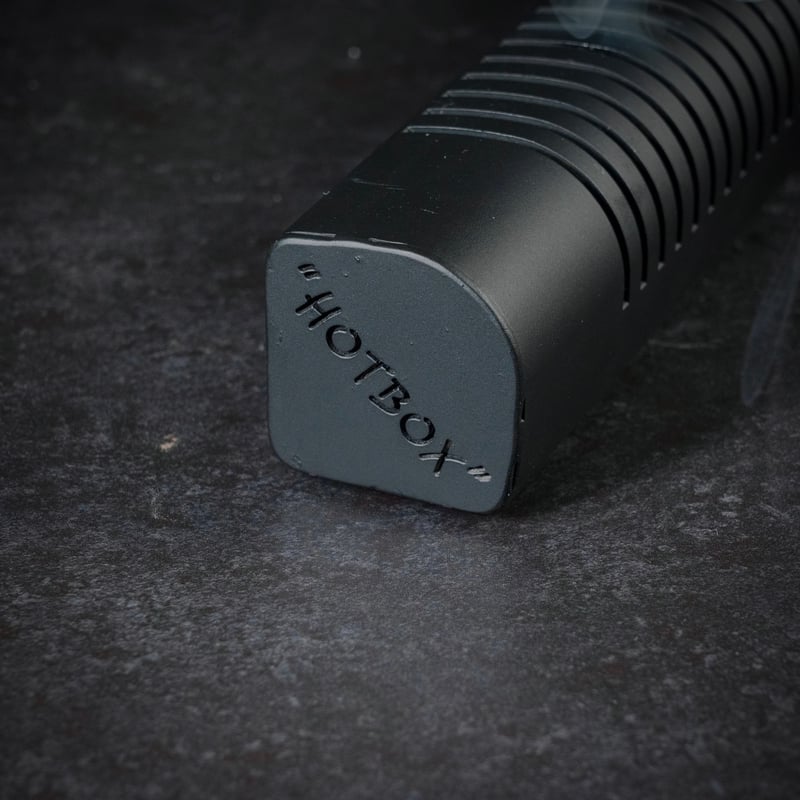 HOTBOX｜廃材から生まれた香炉－Matte Black | IROIV online EC