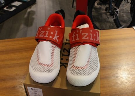 FIZIK(シューズ) TRANSIRO HYDRA 42 WH/REDトライアスロン向けシューズ