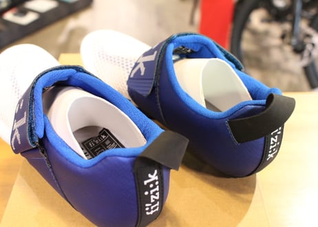 FIZIK(シューズ) TRANSIRO HYDRA 40 WH/BLUEトライアスロン向けシューズ
