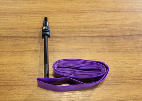 パナレーサー　PURPLE LITE(パープル ライト) チューブ　700×23～32C　36ｇ　85mm