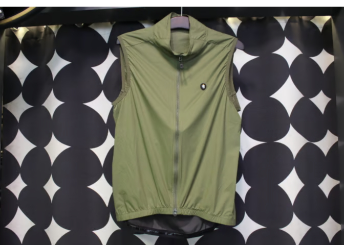 ken【美品】カペルミュール ストレッチウィンドベスト【S】オリーブ ken様専用【美品】カペルミュール ストレッチウィンドベスト【S