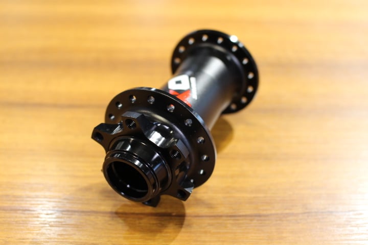 SRAM X0 ハブ 32穴 ブラック SRAM(スラム) HUB X0 DISC フロントハブ 20×110B 32H BLK/RD